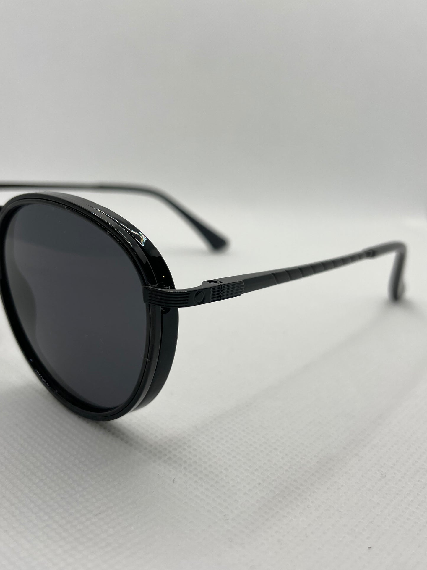 IconicView Shades